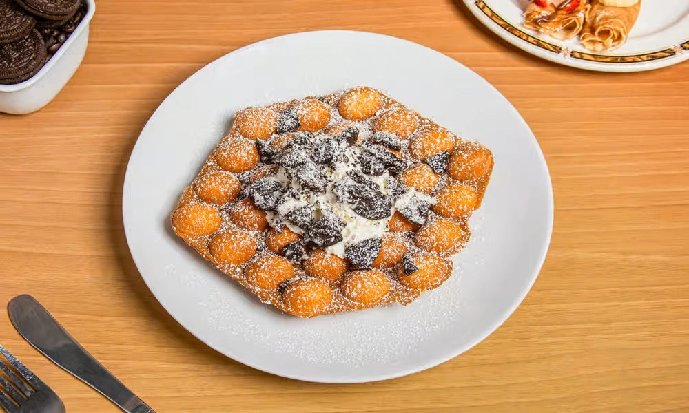 Bubble Waffle W Drizzle And Whip